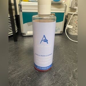 Affinia vanilla body cleanser